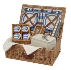 Elegant picnic basket with all the bells and whistles courtesy RobertoPieCollection